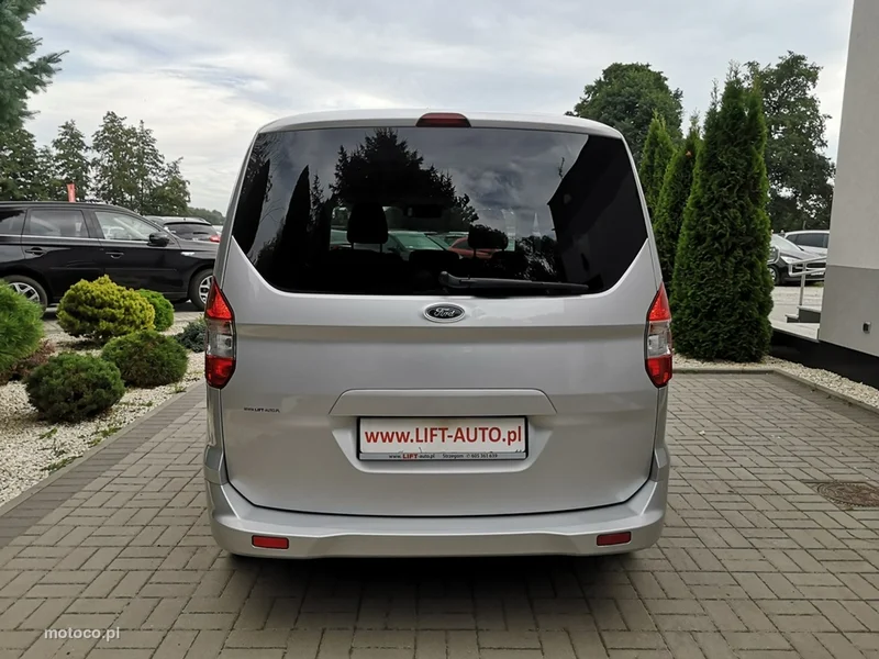 Ford Tourneo Courier 6