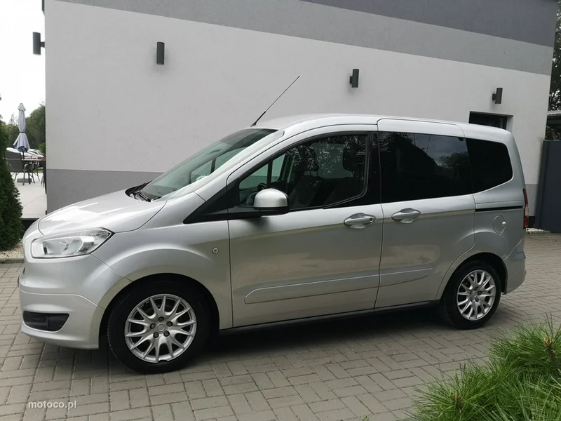 Ford Tourneo Courier 8