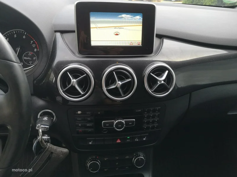 Mercedes-Benz Klasa B W246 B 180 16