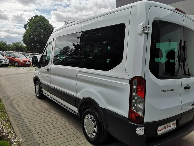 Ford Transit 9
