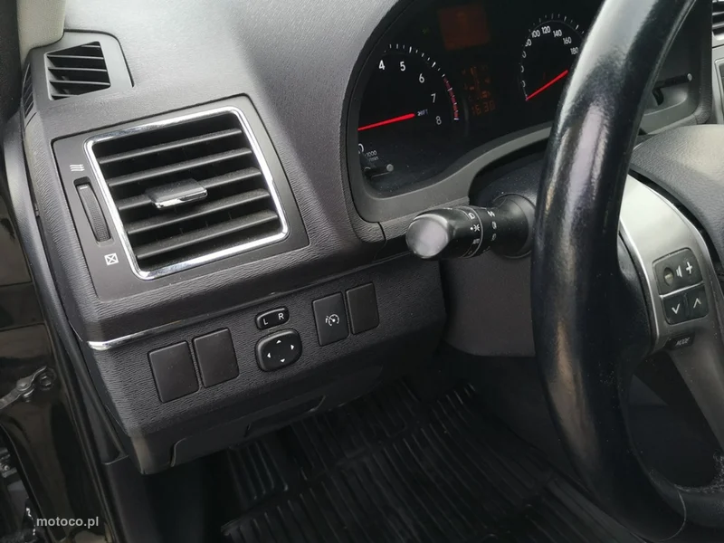 Toyota Avensis T27 12