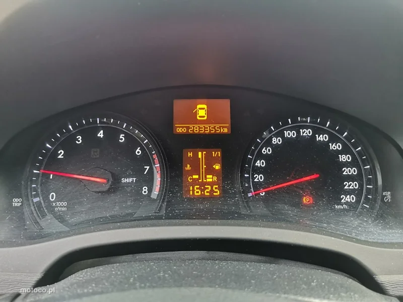 Toyota Avensis T27 13