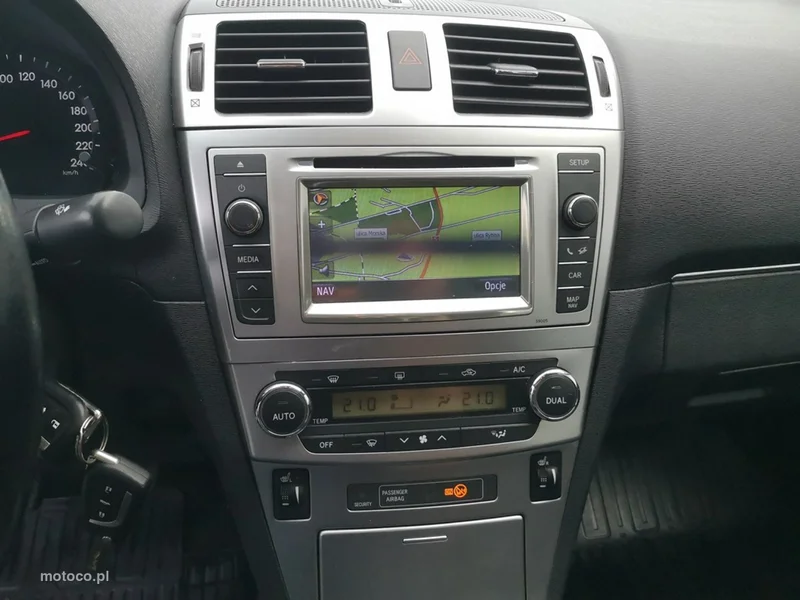 Toyota Avensis T27 15
