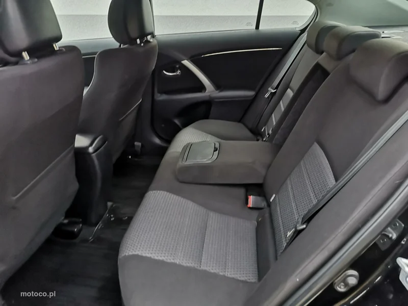 Toyota Avensis T27 19