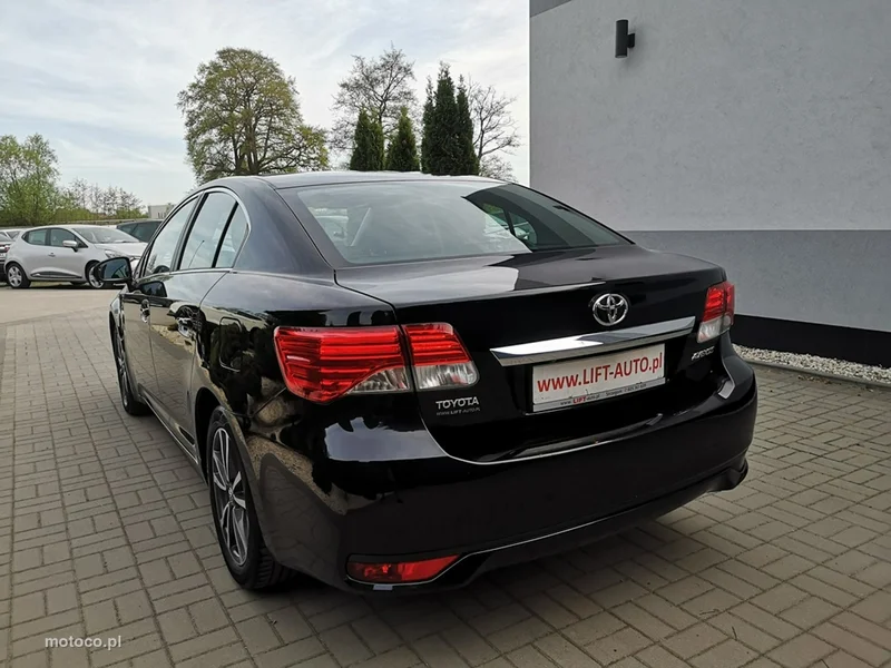 Toyota Avensis T27 8