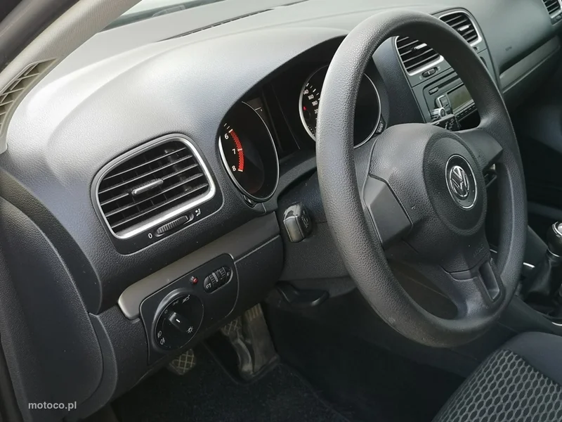 Volkswagen Golf VI 12