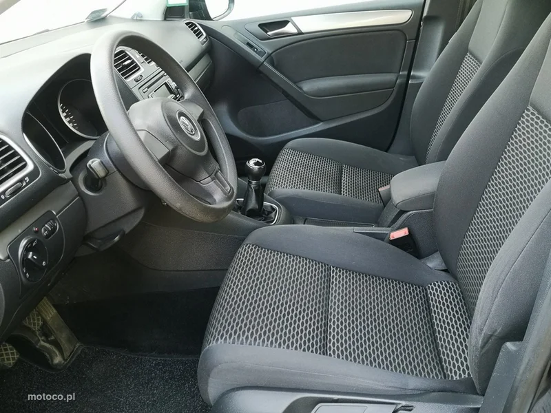 Volkswagen Golf VI 16