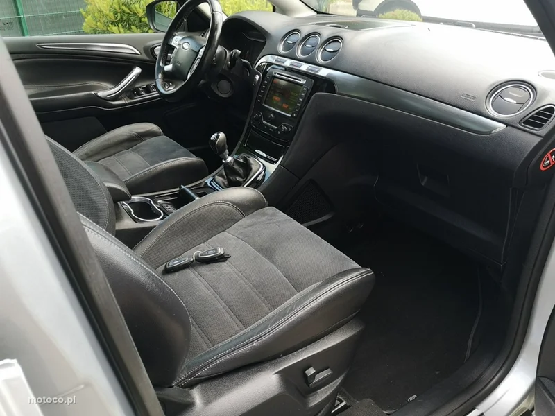 Ford S-Max I 32