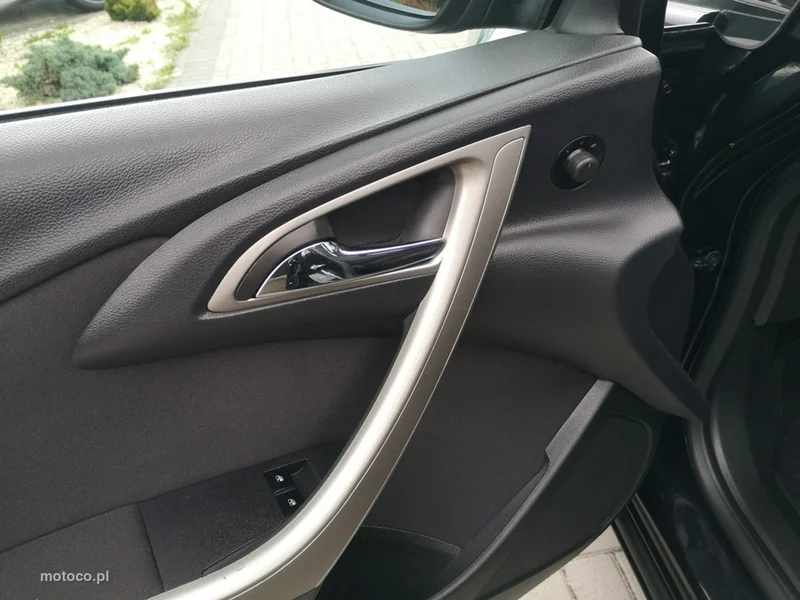 Opel Astra J 11