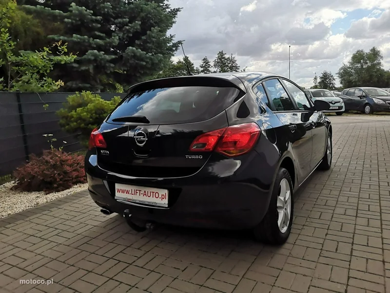 Opel Astra J 6