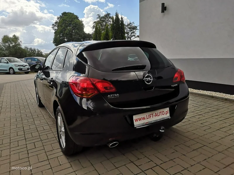 Opel Astra J 8