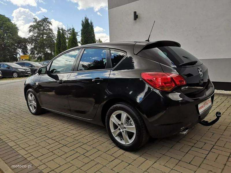 Opel Astra J 9