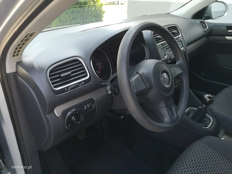 Volkswagen Golf VI 11
