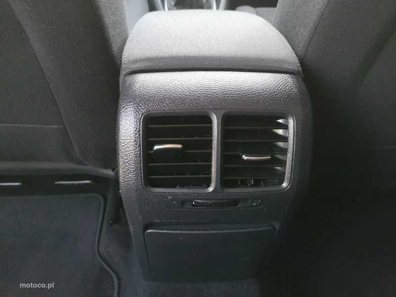 Volkswagen Golf VI 17