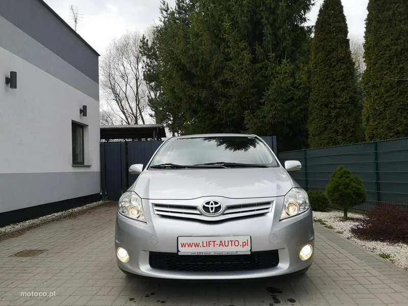 Toyota Auris E150 2