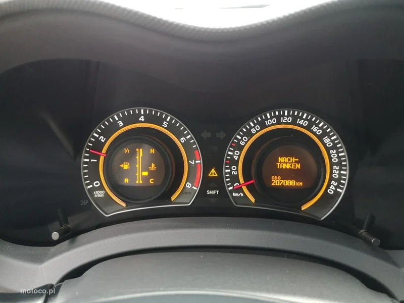 Toyota Auris E150 13