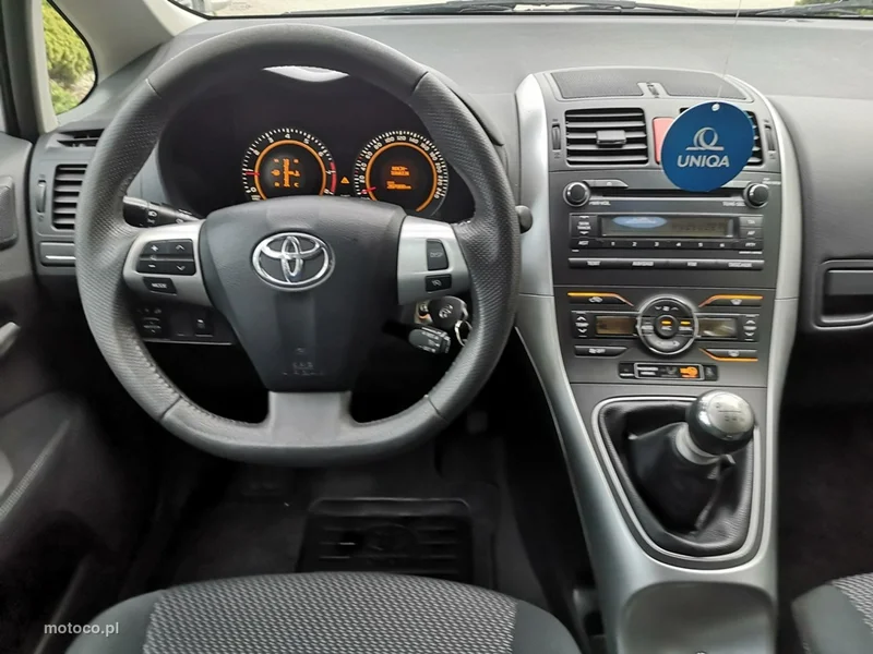 Toyota Auris E150 15