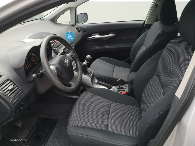 Toyota Auris E150 16