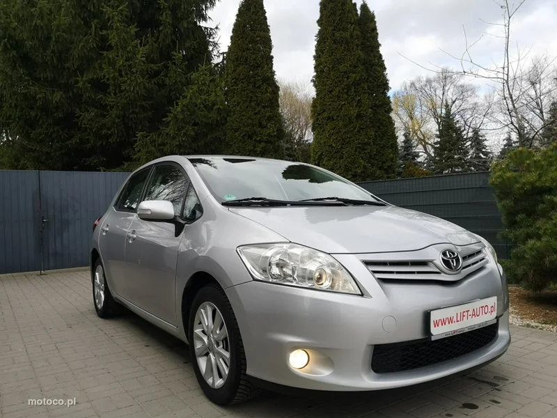 Toyota Auris E150 3