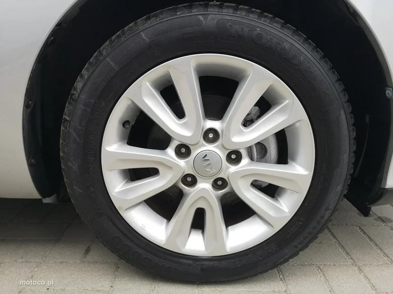 Toyota Auris E150 23
