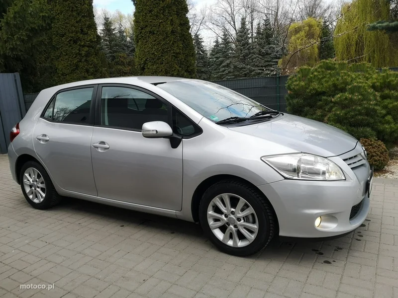 Toyota Auris E150 4