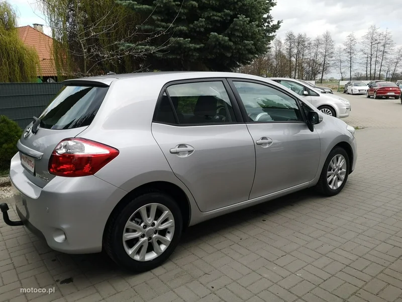 Toyota Auris E150 5