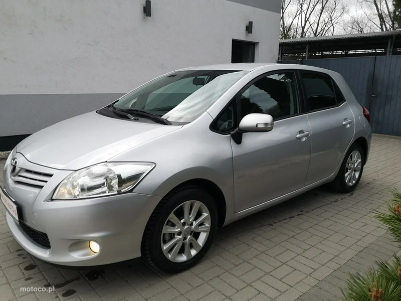 Toyota Auris E150 10