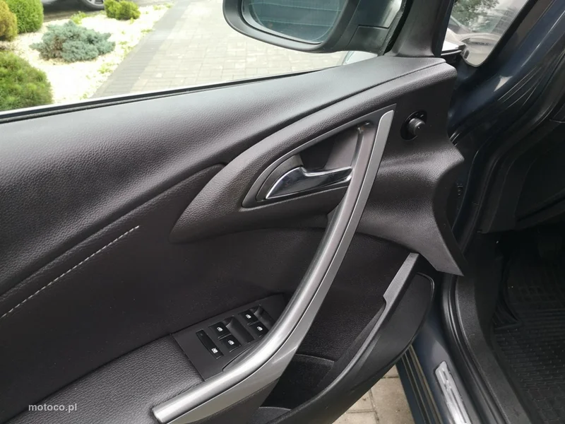 Opel Astra J 11