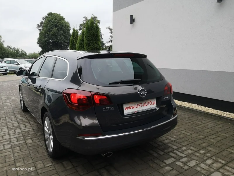Opel Astra J 8