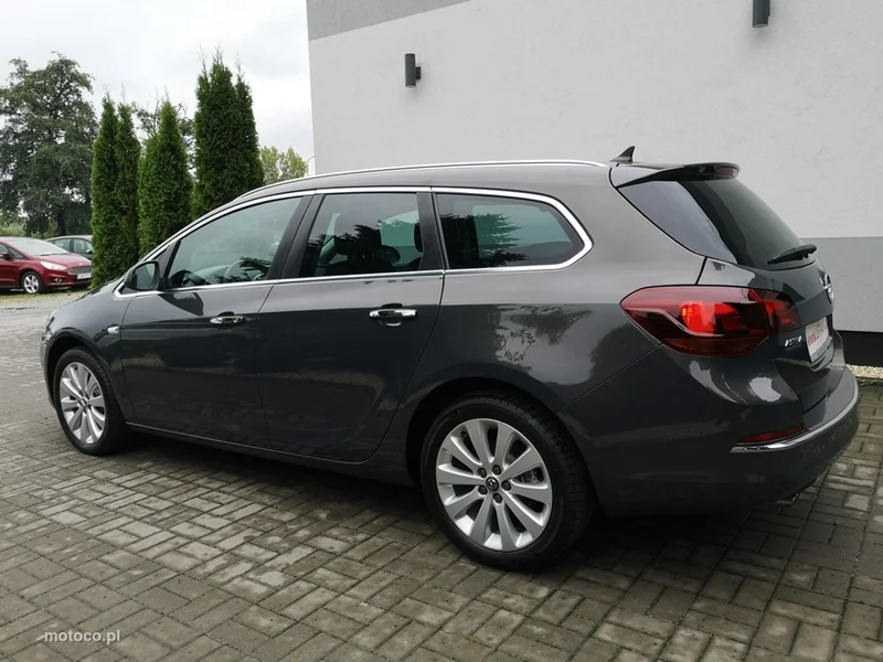 Opel Astra J 9
