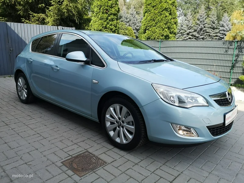 Opel Astra J 4