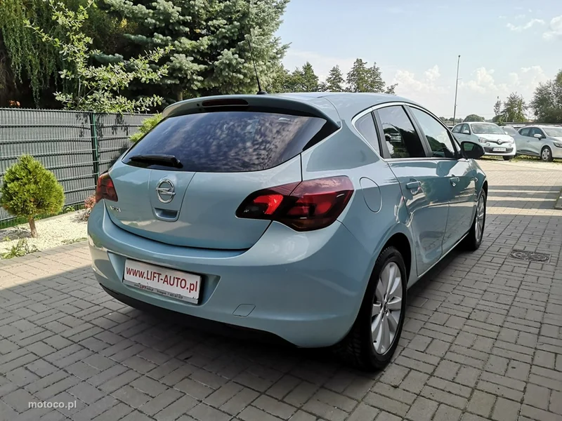 Opel Astra J 6