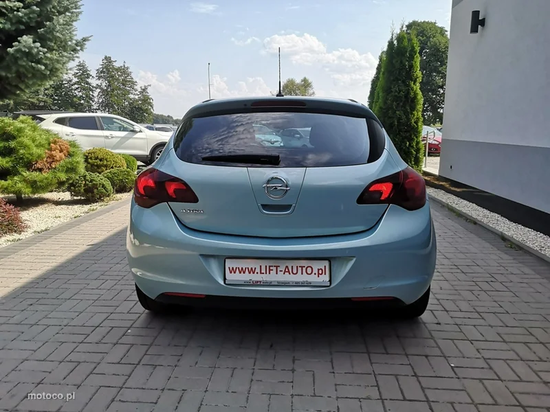 Opel Astra J 7