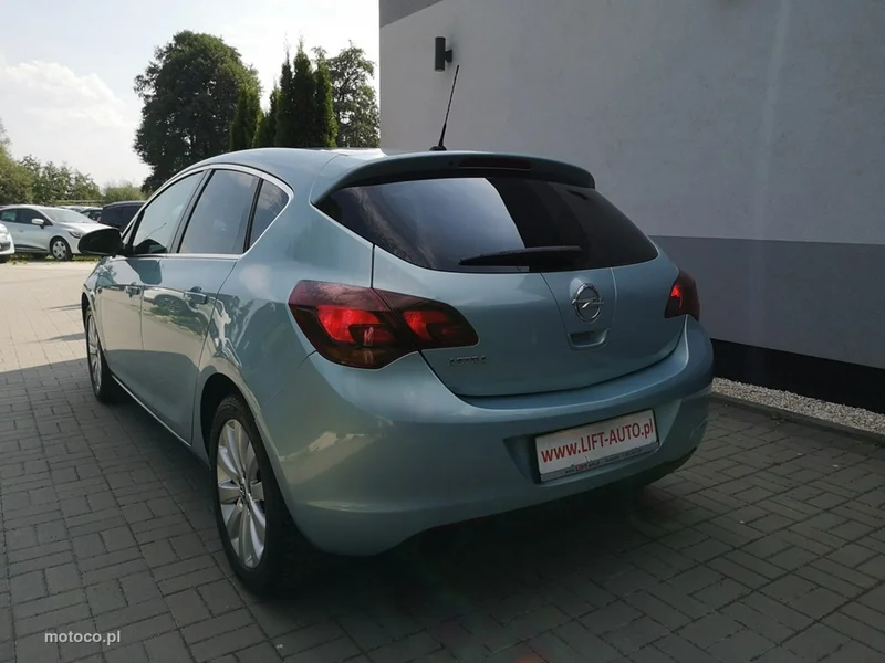 Opel Astra J 8