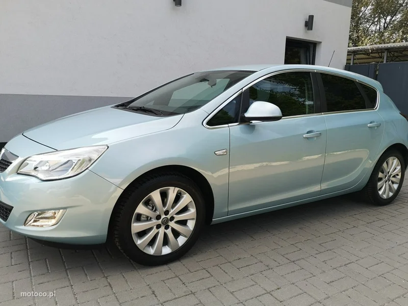 Opel Astra J 10