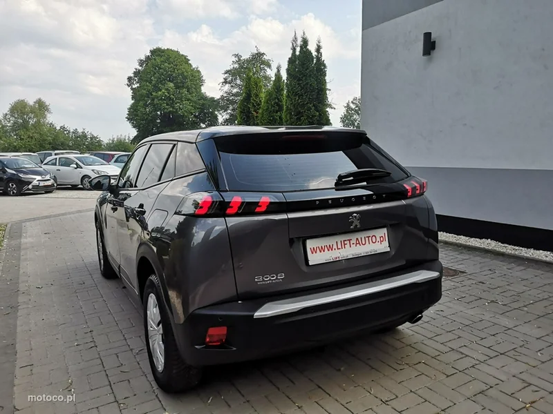 Peugeot 2008 8