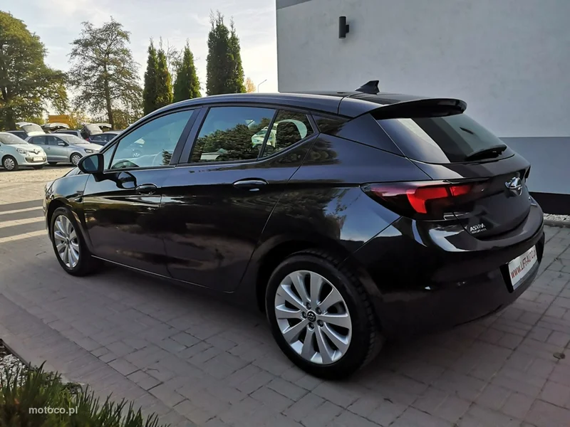 Opel Astra K 9