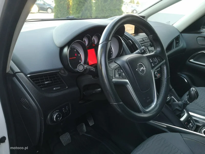 Opel Zafira C Tourer 12