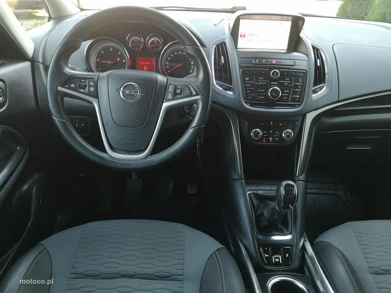Opel Zafira C Tourer 16