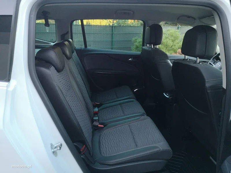 Opel Zafira C Tourer 21