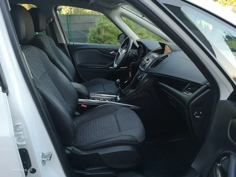 Opel Zafira C Tourer 23