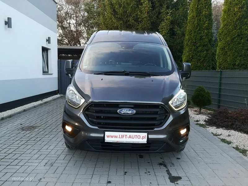 Ford Tourneo Custom 2