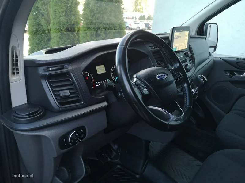 Ford Tourneo Custom 12