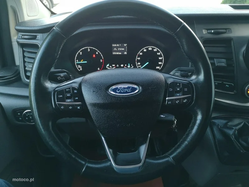 Ford Tourneo Custom 16