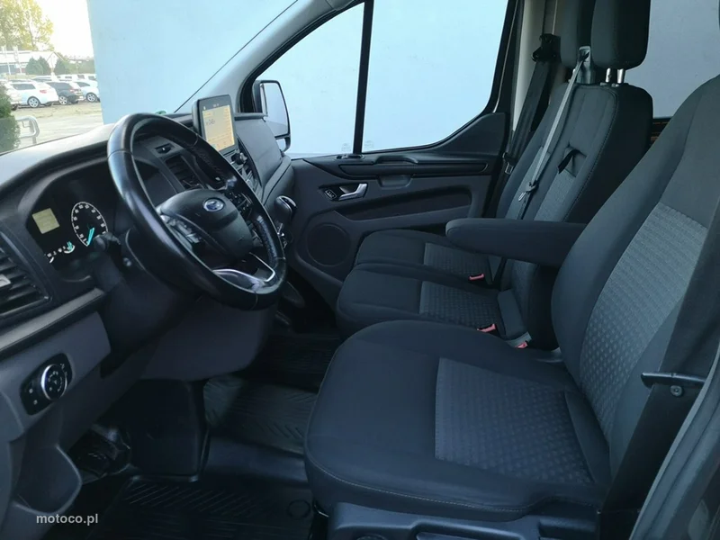 Ford Tourneo Custom 17