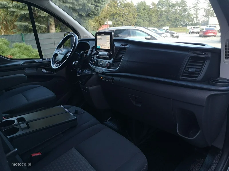 Ford Tourneo Custom 18
