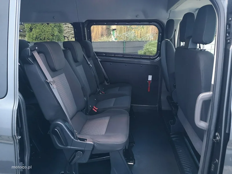 Ford Tourneo Custom 19