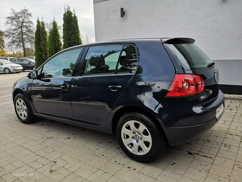 Volkswagen Golf V 8