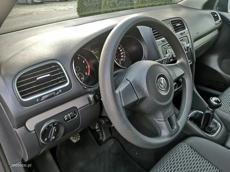 Volkswagen Golf VI 12