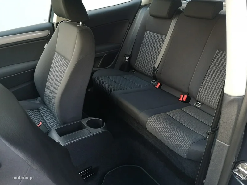 Volkswagen Golf VI 17